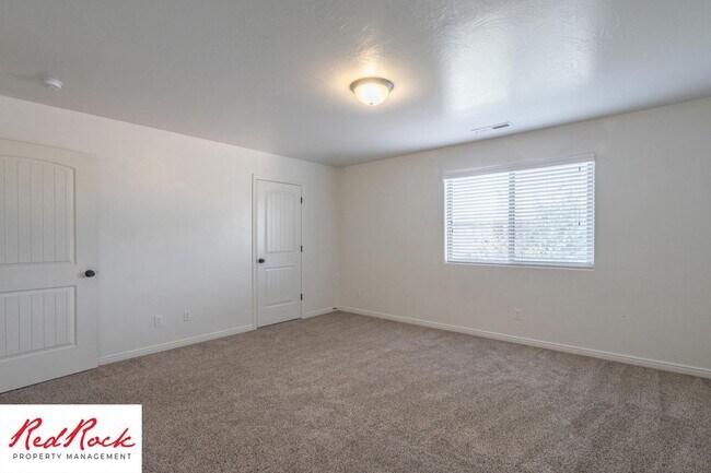 Building Photo - 2801 E 450 N