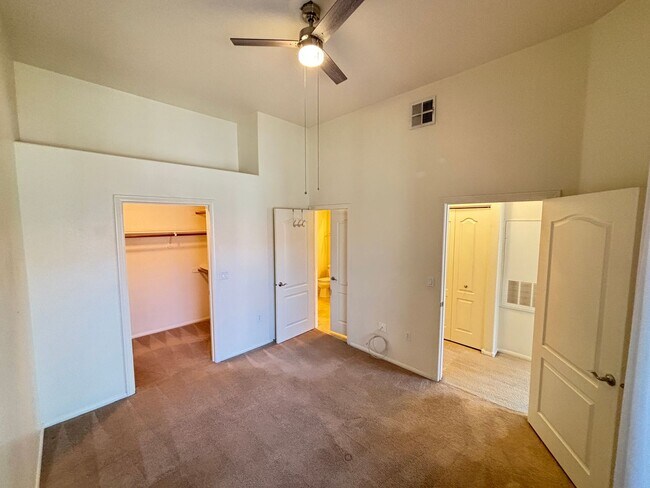 Building Photo - Beautiful 2Bed/2Bath Condo located in Henderson's Mission Ridge gated Community