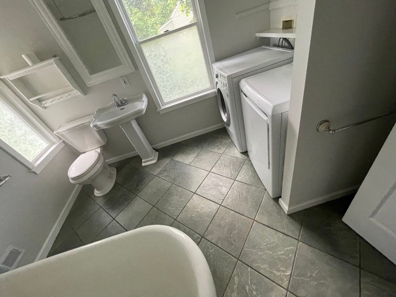RoomA - 210 Mannion Ave