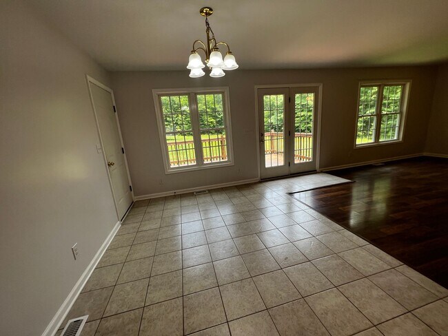 Building Photo - 3-Bedroom in Country Setting Close to Farmville!