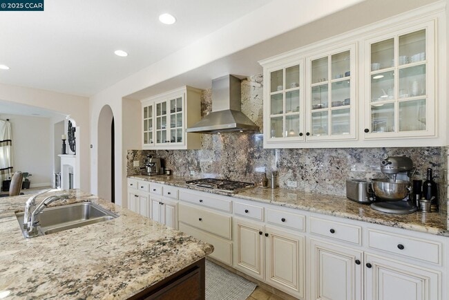 Building Photo - 1041 S Wedgewood Rd