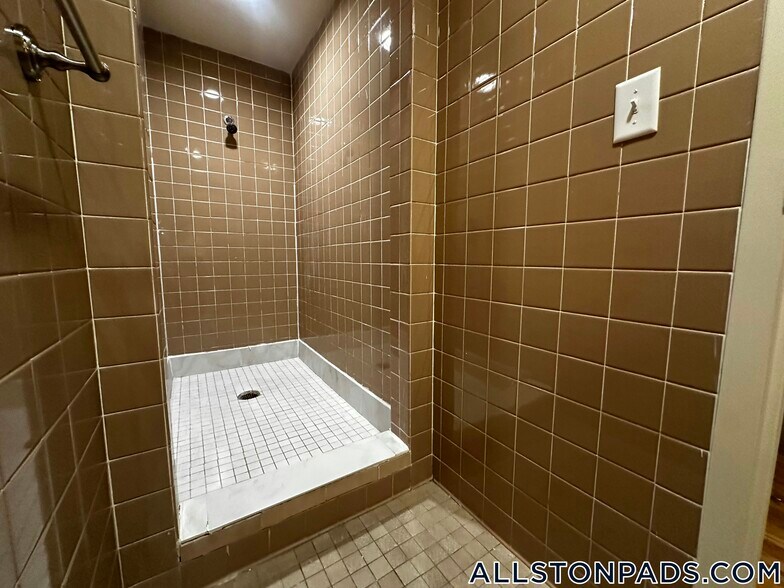 Building Photo - 1110 Commonwealth Ave