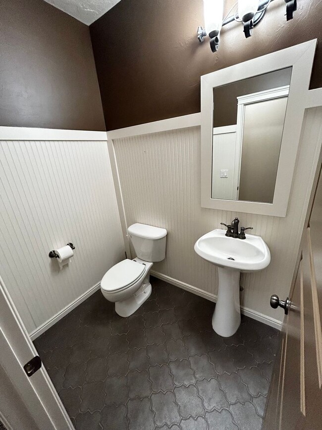Building Photo - 3 Bedroom 2.5 Half Bath Home in Tuscany Vi...