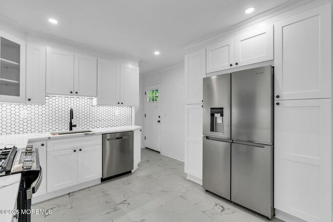 Building Photo - 20 Oak Hill Dr