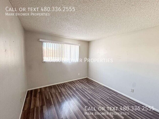 Building Photo - 910 E La Jolla Dr
