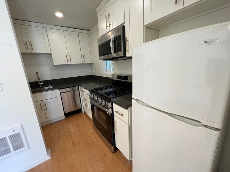 Building Photo - 3746 S Canfield Ave