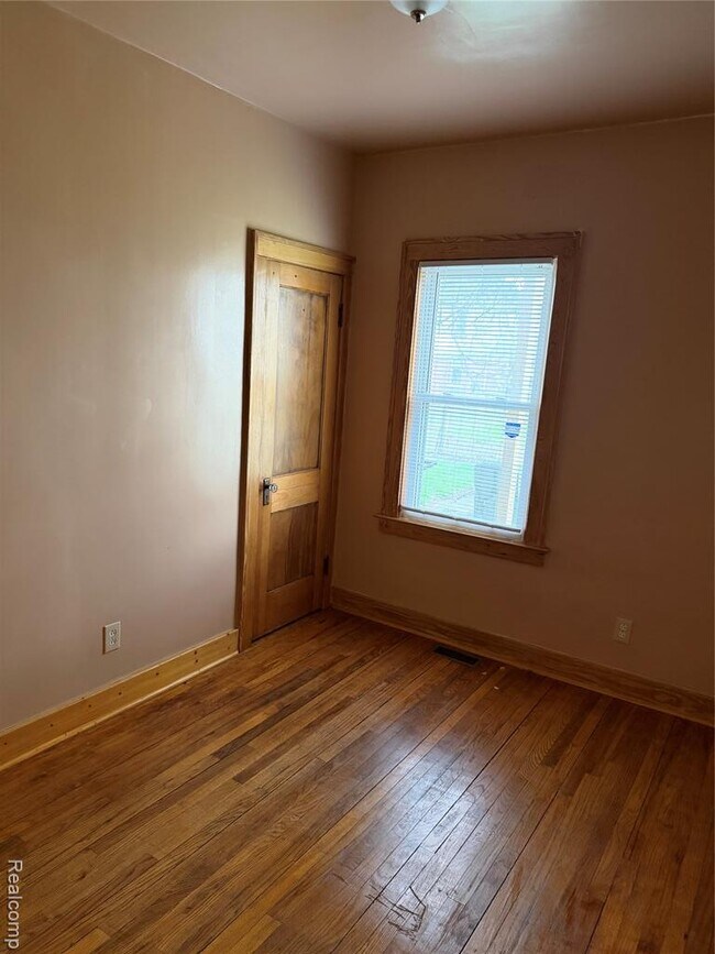 Building Photo - 15791 Cherrylawn St