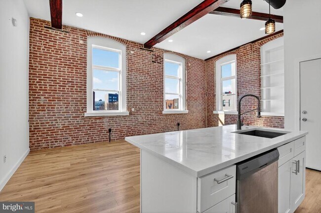 Building Photo - 2045 Trenton Ave