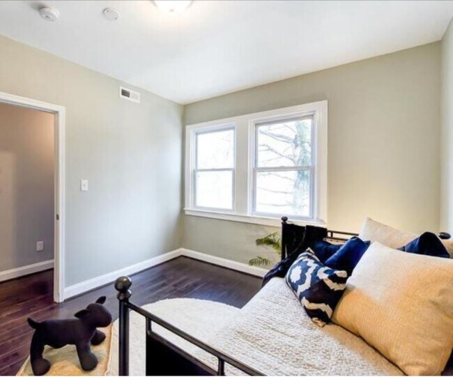 Building Photo - 1343 Bryant St NE