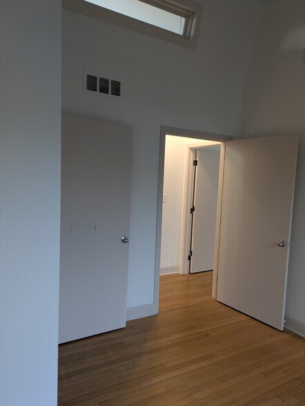 Building Photo - 3258 Gillham Rd