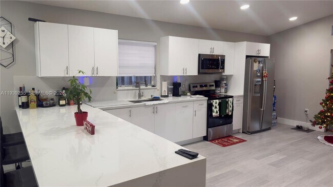 Building Photo - 2006 SE 14th Ct