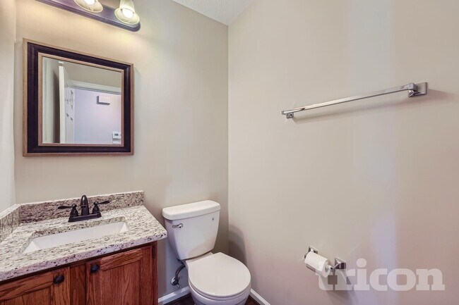 Building Photo - 10930 Pinehigh Dr
