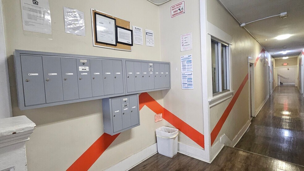 Building Photo - 743 S Burlington Ave