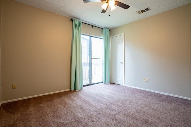 Building Photo - 2521 Crosstimbers St
