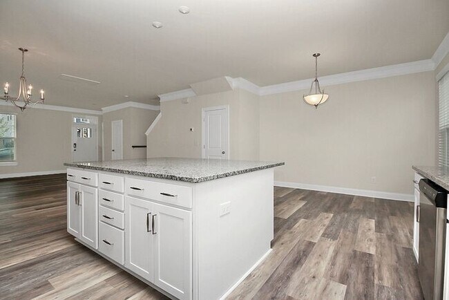 Building Photo - Stunning 3BD/2.5BA Townhome Minutes from Historic Belmont!