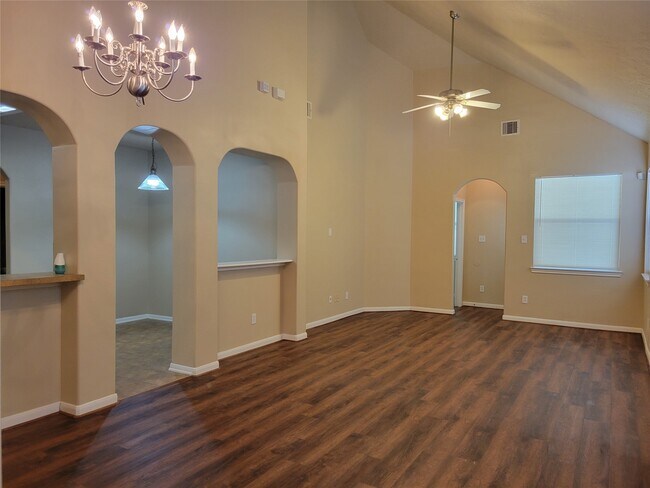 Building Photo - 13411 Forest Pines Village Ln