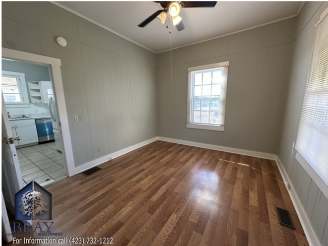 Building Photo - Cozy cottage in the heart of Kingsport!