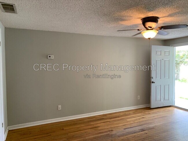 Building Photo - 1519 Balsam St