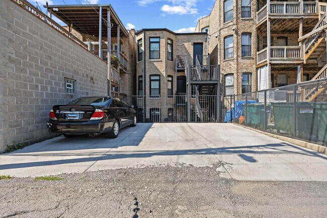 Building Photo - 2451 N Albany Ave