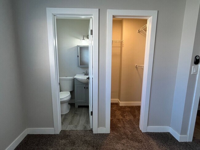 Building Photo - 3 Bedroom Home in Paradise Hills