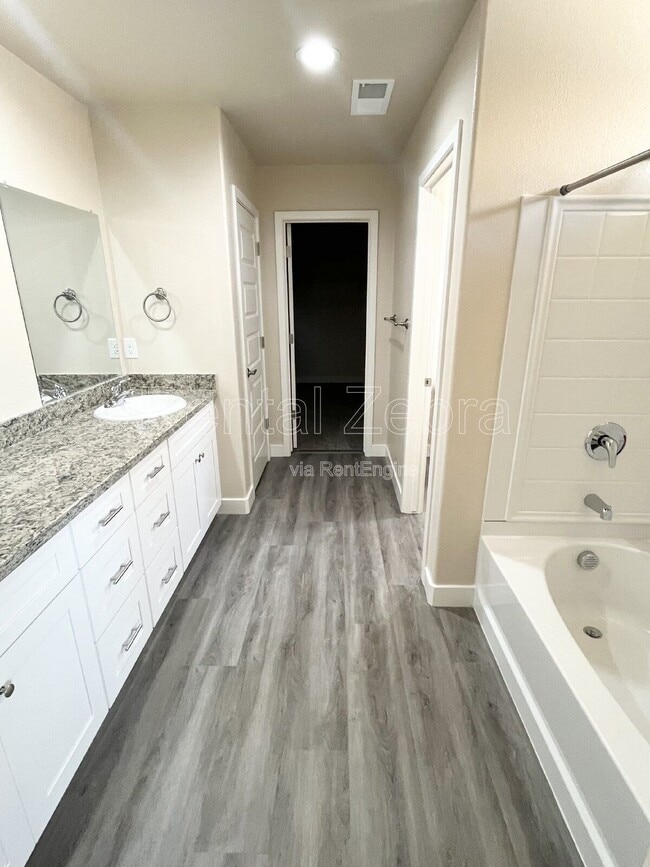 Building Photo - 1353 Carlsbad Dr