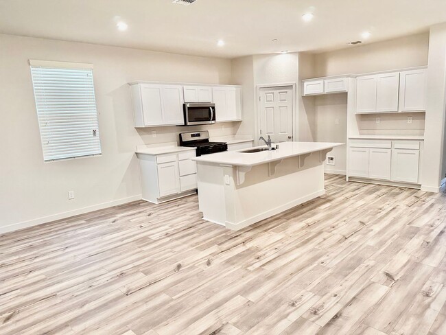 Building Photo - BRAND NEW 3/2 Century Home In Madera
