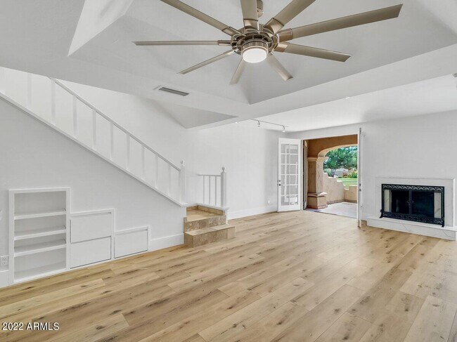 Building Photo - 6125 N 28th Pl