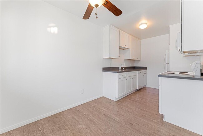 Building Photo - 5709 Hazeltine Ave