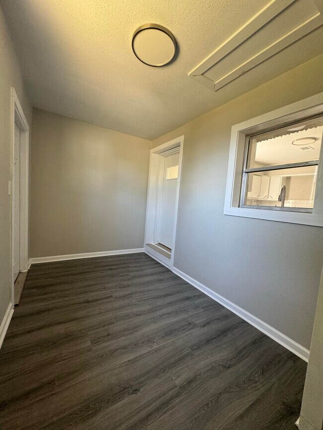 Building Photo - 8708 Lanewood Dr