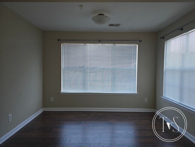 Building Photo - RATE DROP ALERT (was $2300/month)!