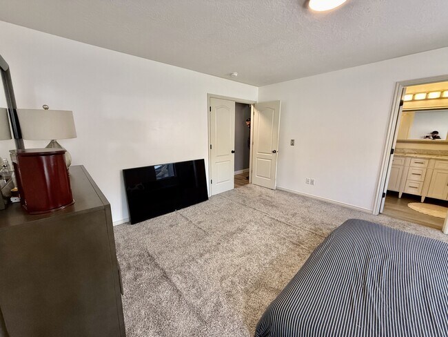 Building Photo - 8633 Chase Cir