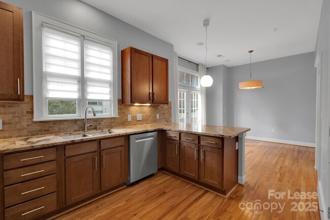 Building Photo - 336 Magnolia Ave