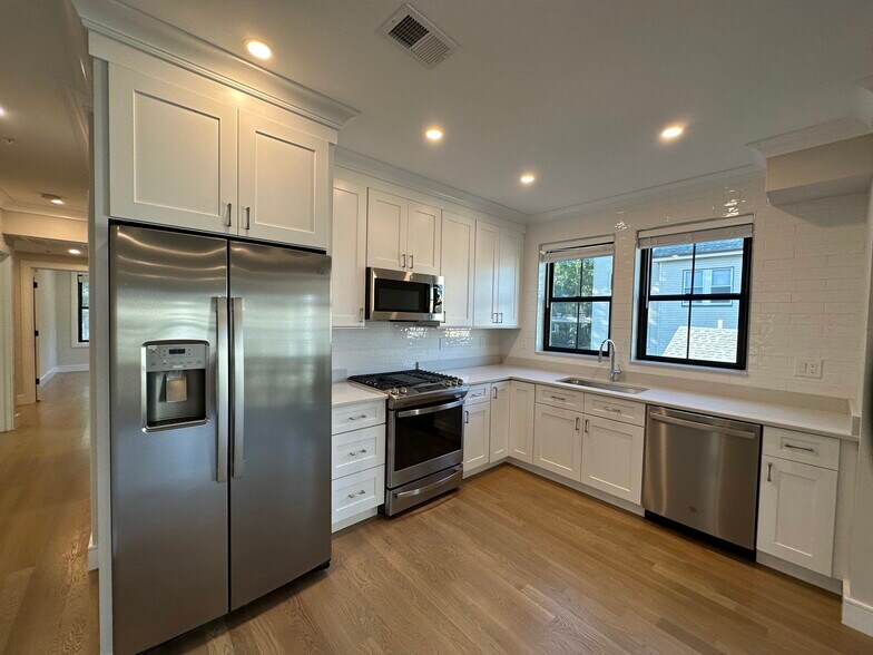 Primary Photo - 279 Lamartine St