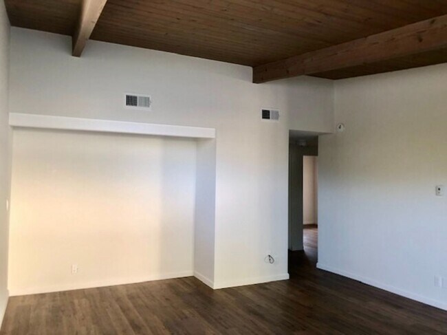 Building Photo - 3710 San Remo Dr