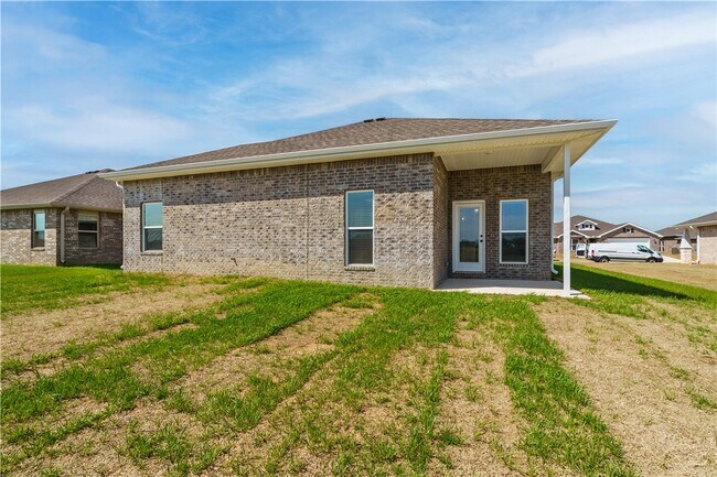 Building Photo - 800 Lewis St