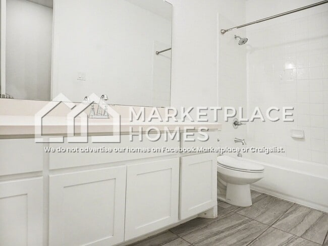 Building Photo - 1208 Mnr Crk Wy