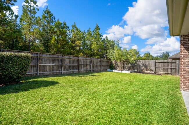 Building Photo - 16719 Highland Country Dr