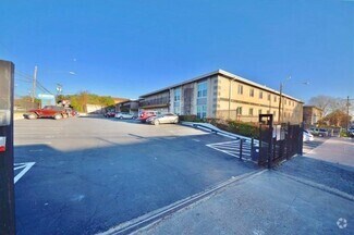 Building Photo - 2401 Manor Rd