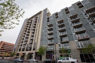 Building Photo - 353 E Bonneville Ave