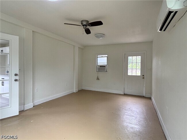 Building Photo - 2150 Panama Ave
