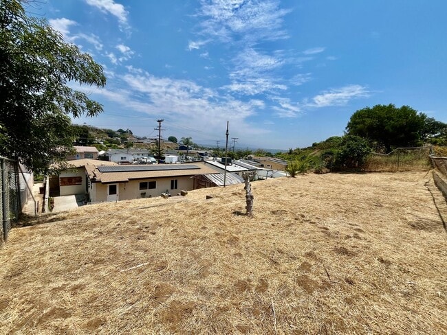Building Photo - Beautiful 3B 2BA Home in Paradise Hills
