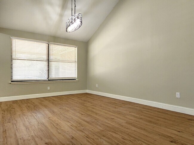 Building Photo - 11703 Lorene Ave