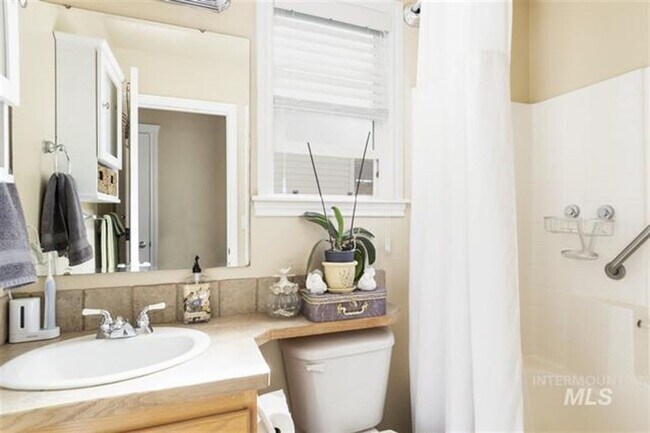 Building Photo - 3 Bedroom 2 Bath Single Level Blackhawk Subdivision