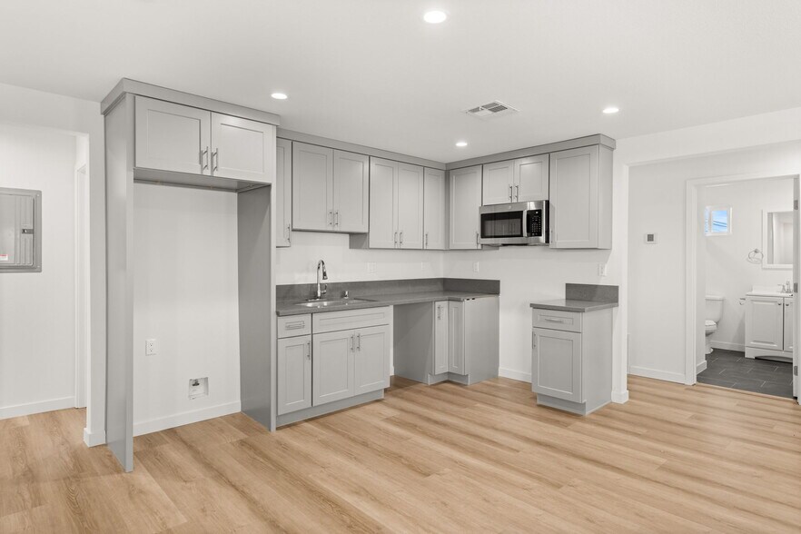 Building Photo - 4700 S Gramercy Pl