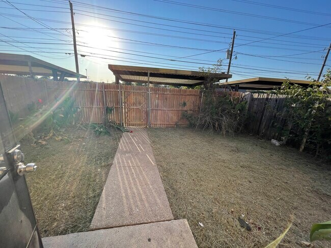 Building Photo - 2332 Sherry St