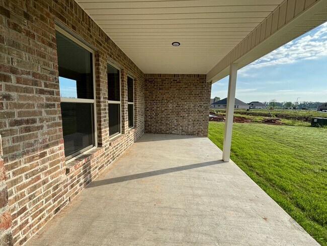 Building Photo - BRAND NEW 4 BEDROOM NORTH BOSSIER HOME
