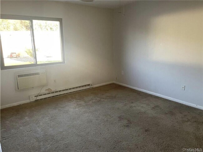 Building Photo - 32 Scarborough Ln