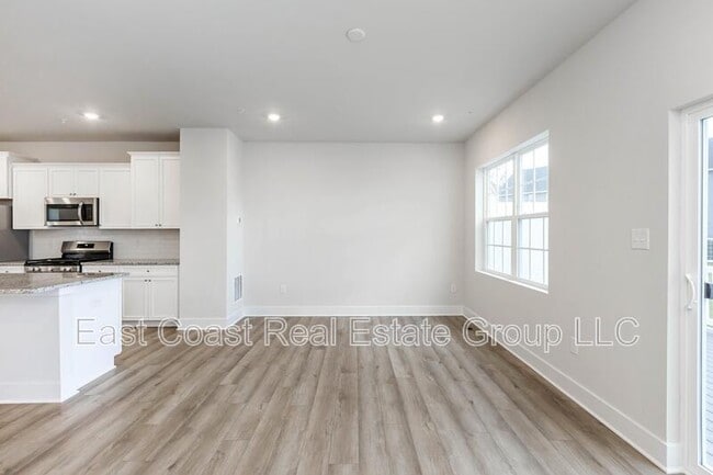 Building Photo - 2273 Marcy Dr