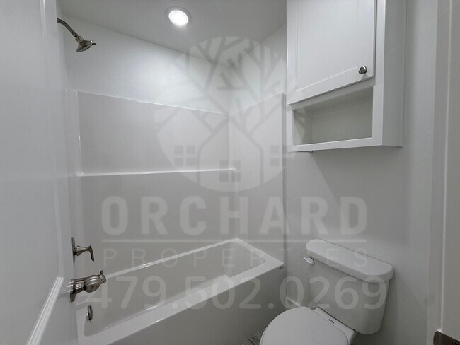 Building Photo - 2002 E Brookview Dr