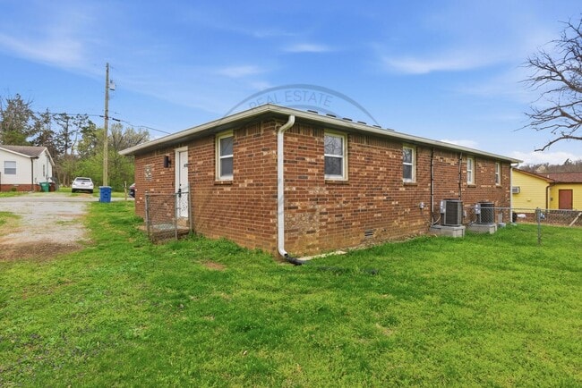 Building Photo - Two Bedroom Ranch Duplex in Hermitage with Updates and on Special!